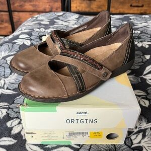 Earth Origins Tamara Toriana Women’s Flats in Color “Stone”